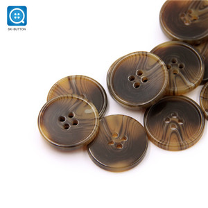 32L 4 lỗ lớn màu nâu thời trang nam may nhựa may phù hợp với tùy chỉnh Polyester nút nhựa cho áo khoác - Product Image 5