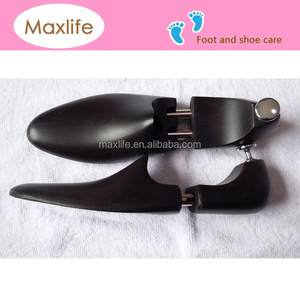 Expansor de zapatos pintado con Árbol de madera negro teñido de fábrica para una organización eficiente de los zapatos - Product Image 2
