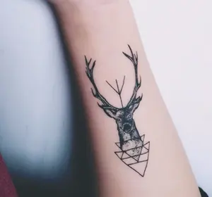 สีพิมพ์สีดำแกะ Antelope Tattoo กันน้ำกวางชั่วคราว Fairy Tattoo สติกเกอร์