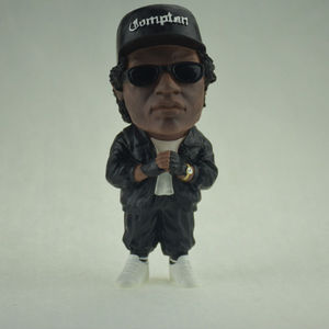 5.5 pollici eazy e compton statuetta in resina di trasporto hip hop statua - Product Image 3