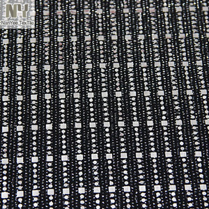 Tela <span class=keywords><strong>de</strong></span> Lentejuelas Cuadradas Plateadas con Efecto Espejo <span class=keywords><strong>de</strong></span> Nanyee Textile, sobre Jersey Brillante - Product Image 4