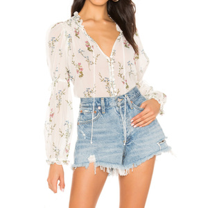 Dernière mode vêtements smocké épaules cravate cou <span class=keywords><strong>blanc</strong></span> blouse en <span class=keywords><strong>soie</strong></span> - Product Image 1