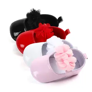 Beautiful flower design bright leather baby girl shoes