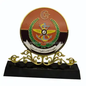 Qatar national day souvenir trophy with wooden base/Qatar flag trophy