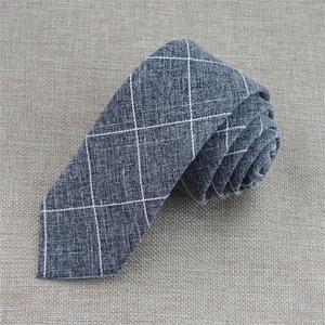 Corbata de hombre de algodón cepillado con diseño a cuadros - Product Image 2
