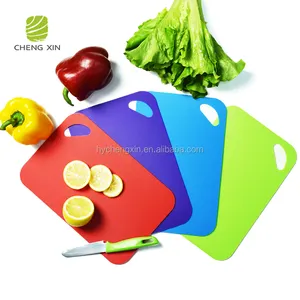Toptan mutfak kaymaz plastik kesme tahtası için farklı renkte mutfak kullanımı