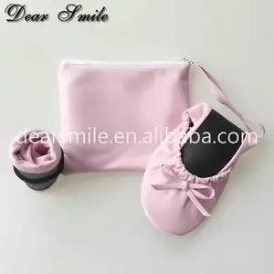 Bán sỉ căn hộ thoải mái-Disposable comfy women folding travel flat shoes ballet shoes with ribbon in matching bags