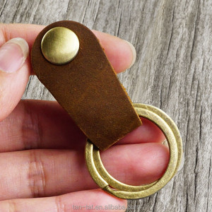 Porte-clés en cuir marron personnalisé en cuir de vache - Product Image 2