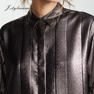 En gros femmes rayé métal texture trompette manches revers droite midi robe - Product Image 4