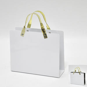 Porta revistas colgante con forma de bolsa - Product Image 2