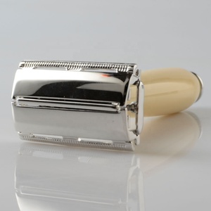 Nuevo diseño mariposa cuidado <span class=keywords><strong>de</strong></span> la piel afeitado blanco privado doble borde resina mango afeitado Metal seguridad Resoire Rasoio Barba maquinilla <span class=keywords><strong>de</strong></span> afeitar - Product Image 1