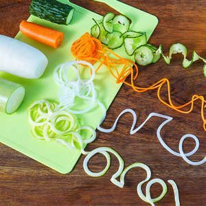 Affettatrice Verticale 4 in 1 per Verdure e Pasta - Taglierina a Nastro Arricciato - Spiralizzatore per Verdure - Affettatrice a Spirale Regolabile - Plastica Ecologica - Product Image 6