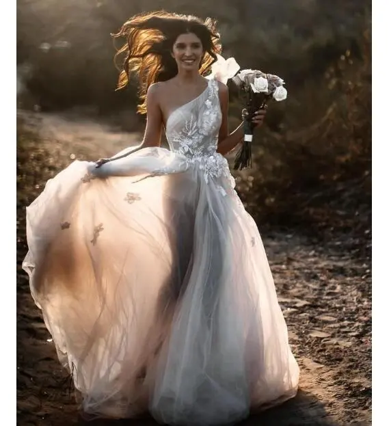 Hot Sales Modern Quality Bohemian One Shoulder Wedding Dress