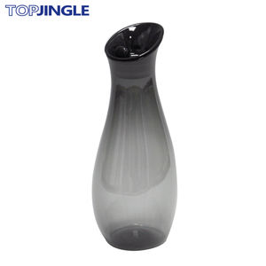 Bouteille d'eau en acrylique décorative noire pour restaurant - Product Image 1