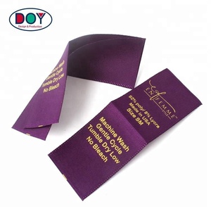 Étiquettes de soin en ruban de satin <span class=keywords><strong>polyester</strong></span> imprimé à l'écran avec nom personnalisé pour les sous-vêtements - Product Image 4