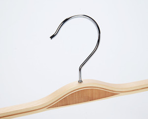<span class=keywords><strong>Cintre</strong></span> en <span class=keywords><strong>bois</strong></span> laminé de supermarché Jupe pantalon en <span class=keywords><strong>bois</strong></span> Cintres pour pantalons avec clips - Product Image 4