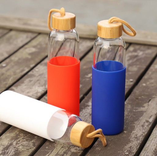 Glass sport bottle,heat resistant drinking glass bottle with wooden lid and siliscone sleeve