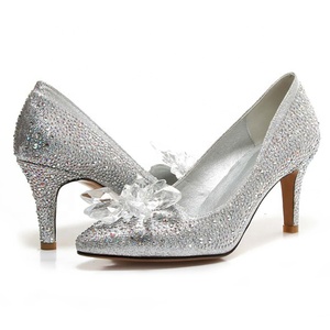 <span class=keywords><strong>Scarpe</strong></span> <span class=keywords><strong>da</strong></span> <span class=keywords><strong>sposa</strong></span> di cristallo <span class=keywords><strong>da</strong></span> donna con tacco basso di alta qualità - Product Image 3