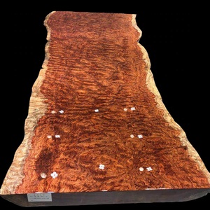 Tavolo in Legno Prezioso Bubinga Africano con Bordo Naturale - Product Image 2