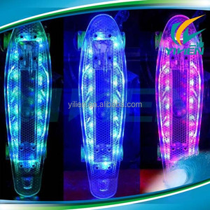 22 pouces pc cruiser en plastique LED PLANCHE À ROULETTES AVEC LUMIÈRES - Product Image 1