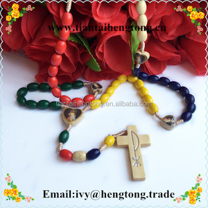 Commercio all'ingrosso arcobaleno dei colori di legno della collana del rosario, perline di legno colorate religioso collana del rosario con croce di legno - Product Image 3