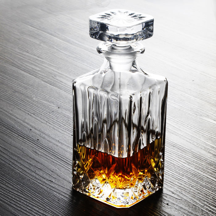 Whiskey Decanter with Stopper and 4 Cocktail Glasses Gift Set