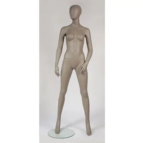 Mannequin en fibre de verre avec maquillage factice en supermarché