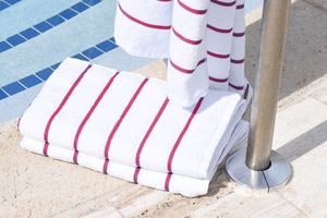 Azul clásico océano marinero raya horizontal rayas imprimir Toalla de piscina - Product Image 2