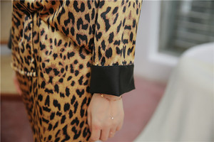 Di estate su misura del leopardo pigiama Nuove donne di disegno raso di seta pantaloni lunghi indumenti da notte delle ragazze delle donne degli indumenti da notte dei <span class=keywords><strong>pigiami</strong></span> delle ragazze degli indumenti da notte - Product Image 5