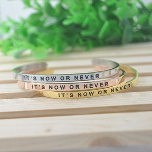 bracelets d'acier inox gravés adage proverbe bracelets encourageants avec citation - Product Image 1
