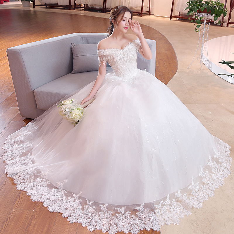 2018 Luxury High End Princess ivory Lace flower Floor Length Lace up Back Wedding Gown