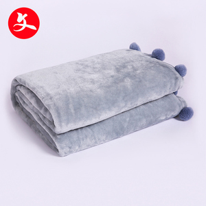 Chine en gros flanelle polaire microfibre gland couverture wtih mignon <span class=keywords><strong>venonat</strong></span> balle - Product Image 2