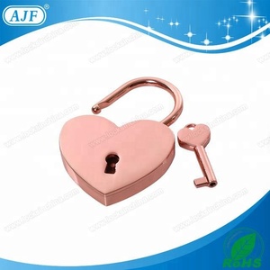 AJF قفل مخصص من سبائك الزنك والذهب الوردي للزفاف تحت عنوان الحب وهدية عيد الحب مع قفل - Product Image 5