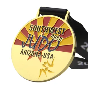 Médaille personnalisée en alliage de zinc émaillé, plaquée or, pour la course 5K, récompense sportive de judo - Product Image 1