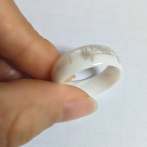 <span class=keywords><strong>Image</strong></span> personnalisée ou mots laser gravé à l'intérieur ou à l'extérieur blanc anneau en céramique bijoux - Product Image 3