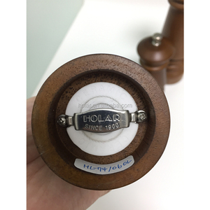 เครื่องบดเกลือและพริกไทยทำจากไม้ธรรมชาติ ผลิตในไต้หวัน สำหรับเป็นของขวัญบนโต๊ะอาหาร - Product Image 4