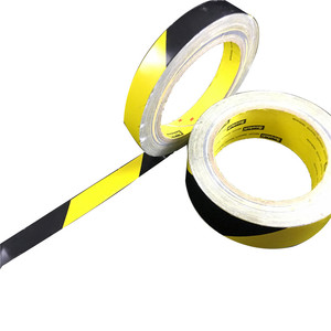 Ruban adhésif <span class=keywords><strong>vinyle</strong></span> industriel 3M 5702 en <span class=keywords><strong>rouleau</strong></span> <span class=keywords><strong>jumbo</strong></span>, haute visibilité, avertissement de danger, pour découpe sur mesure - Product Image 4