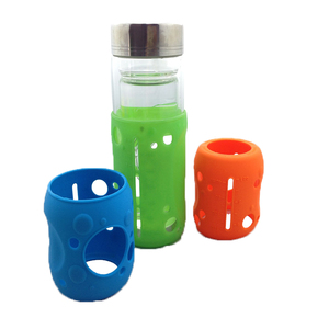 مصنع مخصص للماء مرنة سيليكون المطاط زجاجة الأكمام - Product Image 4