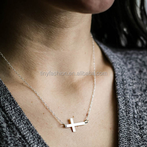 Recuerdos bautizo regalo de vuelta de Personalizar con cualquier número o nombre de plata joyería religiosa Cruz Collar - Product Image 2
