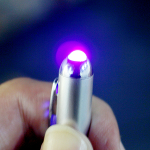 Promotionnel magique polyvalent invisible encre stylo en métal avec la lumière uv - Product Image 5