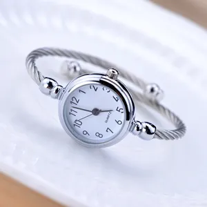 2023 nuova moda semplice argento orologi da donna eleganti piccolo braccialetto orologio femminile quadrante retrò orologi da polso da donna