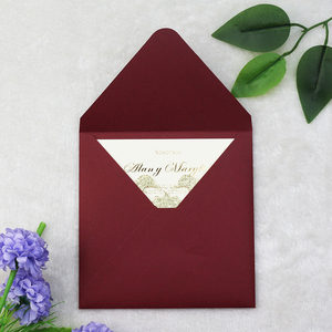 Đẹp mô hình thiên nga vàng long lanh cắt laser lời mời đám cưới với phong bì đỏ tía - Product Image 2