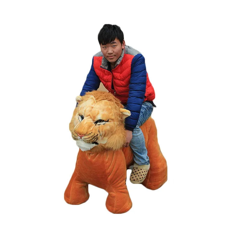 पहियों स्कूटर के साथ भरवां पशु आलीशान खिलौना शेर पर सवारी