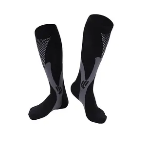Nouveaux produits chaussettes de Football de Compression de sport d'athlétisme pour hommes chaussettes au-dessus du genou