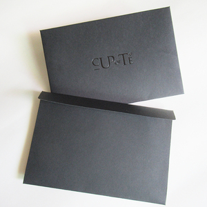 Invito per Feste Aziendali con Logo Lucido su Carta Nera Opaca e Busta Nera - Product Image 3