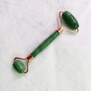 Masseur facial de haute qualité en jade naturel vert aventurine avec poignée en laiton, coffret cadeau pour rouleau de beauté pour le visage haut de gamme - Product Image 2