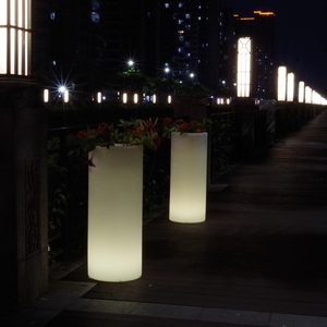 Maceta luminosa impermeable moderna, maceta de jardín pequeña y alta con luz LED <span class=keywords><strong>para</strong></span> el hogar, revestimiento chapado duradero <span class=keywords><strong>para</strong></span> colgar en la casa de escritorio - Product Image 3