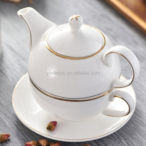 Teiera britannica in porcellana dorata in ceramica <span class=keywords><strong>da</strong></span> 500 <span class=keywords><strong>ml</strong></span> con bordo in oro e <span class=keywords><strong>tazza</strong></span> <span class=keywords><strong>da</strong></span> <span class=keywords><strong>tè</strong></span> impilata - Product Image 1