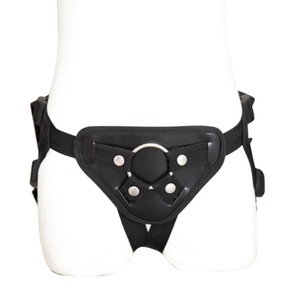 Ropa interior Bondage de cuero de fábrica personalizada al por mayor con correa vibradora, consolador portátil, producto sexual para adultos en color negro