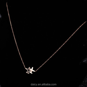 <span class=keywords><strong>Collana</strong></span> piccola e graziosa da donna DAICY in acciaio inossidabile color oro rosa con ciondolo a forma di aeroplano - Product Image 3